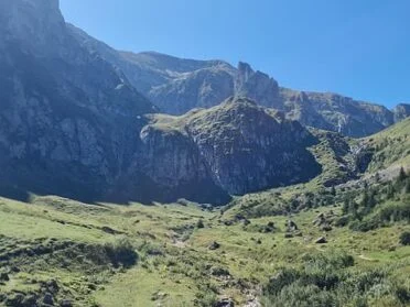 Hiking from Glajarie to Malaiesti Cabana and Saua Pyscului towards Bucsiu Peak